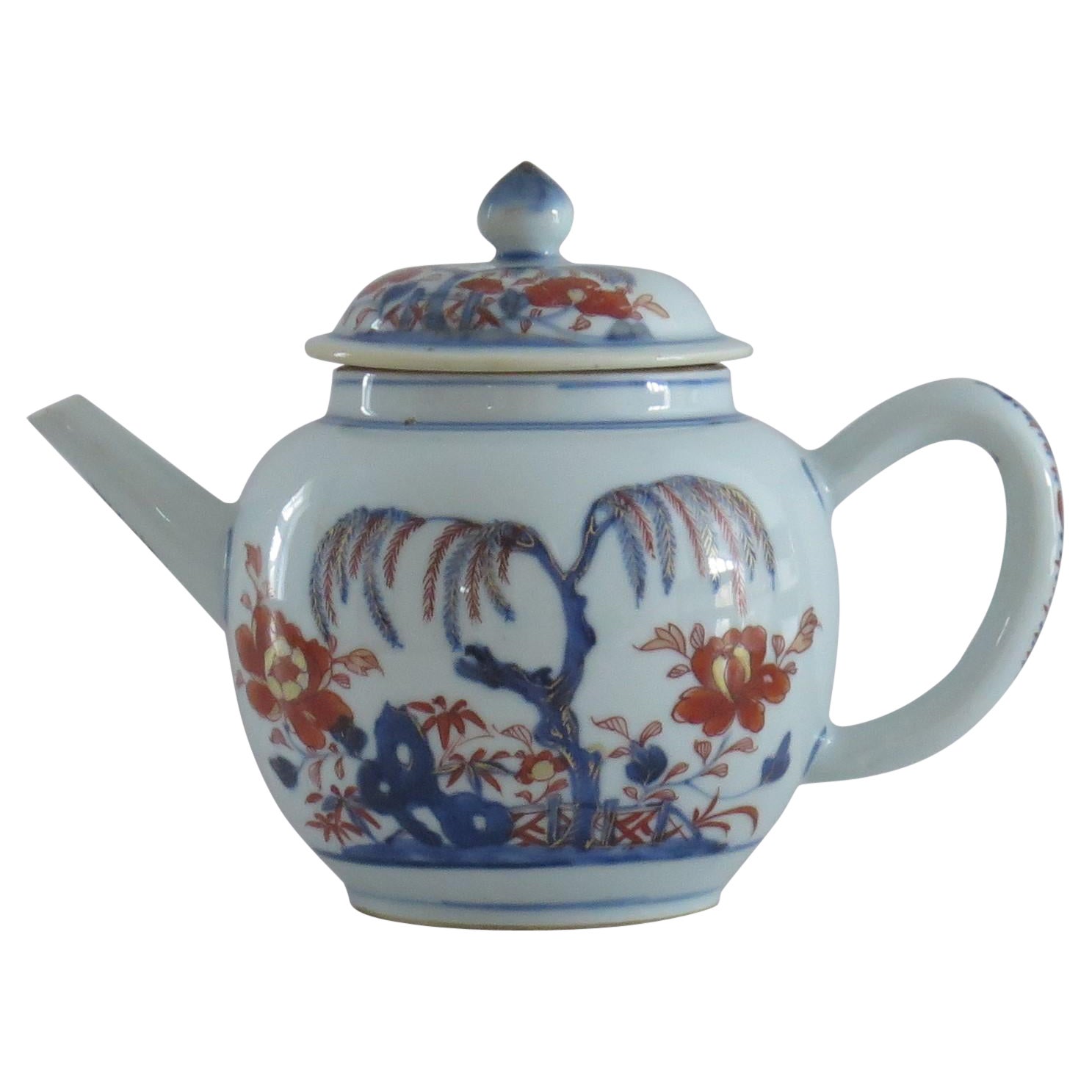 Chinese Export Kangxi Period Teapot Hand Painted Imari Pattern, Circa 1710 For Sale