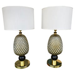 Paire de lampes contemporaines en verre de Murano et laiton avec ananas en argent et or, Italie