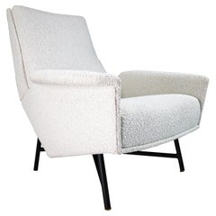 Fauteuil de salon moderne du milieu du siècle dernier en laine bouclée rembourrée par Guy Besnard, 1959