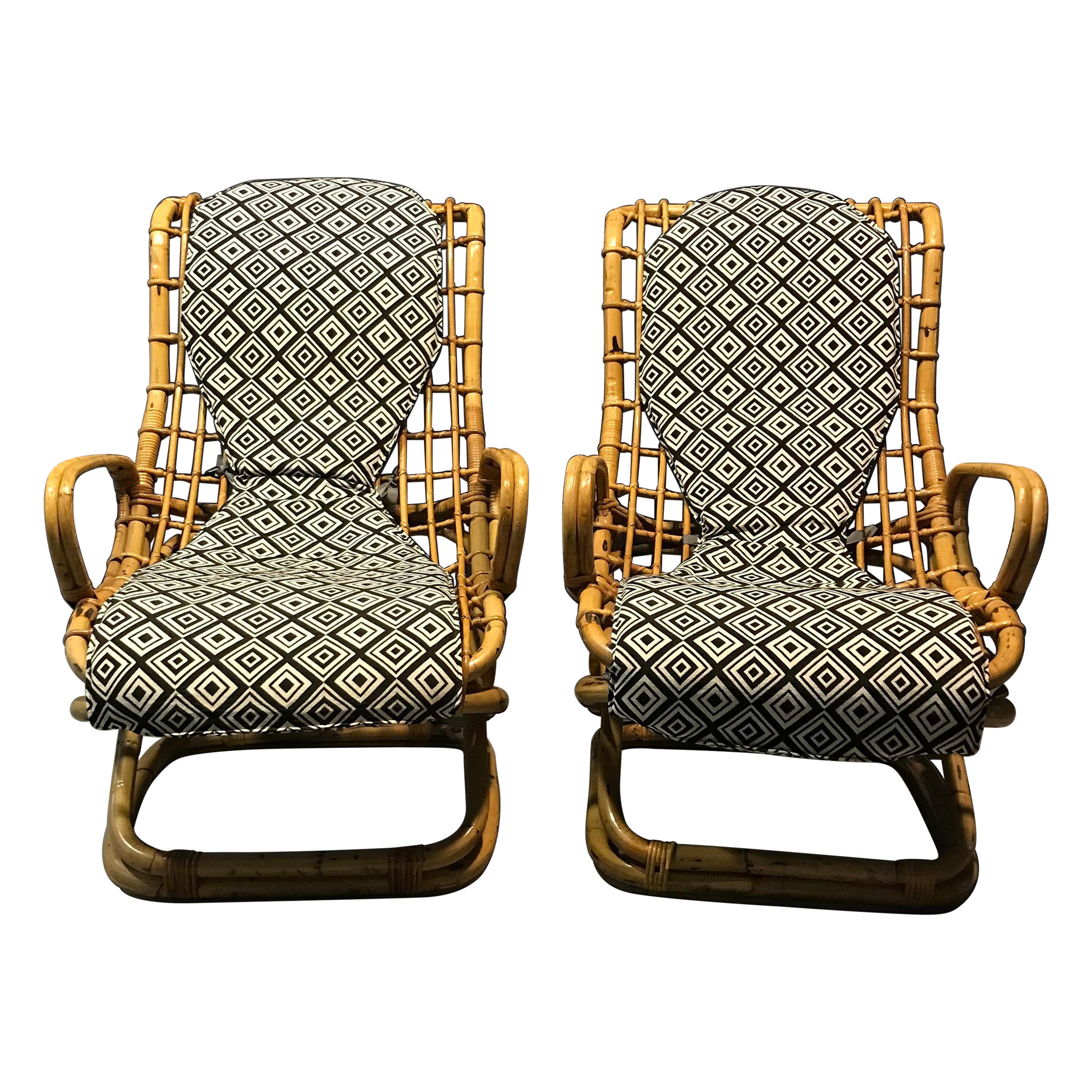 Pair of Italian Rattan Lounge Chairs with matching Table, Mid-Century, Set of 3 For Sale