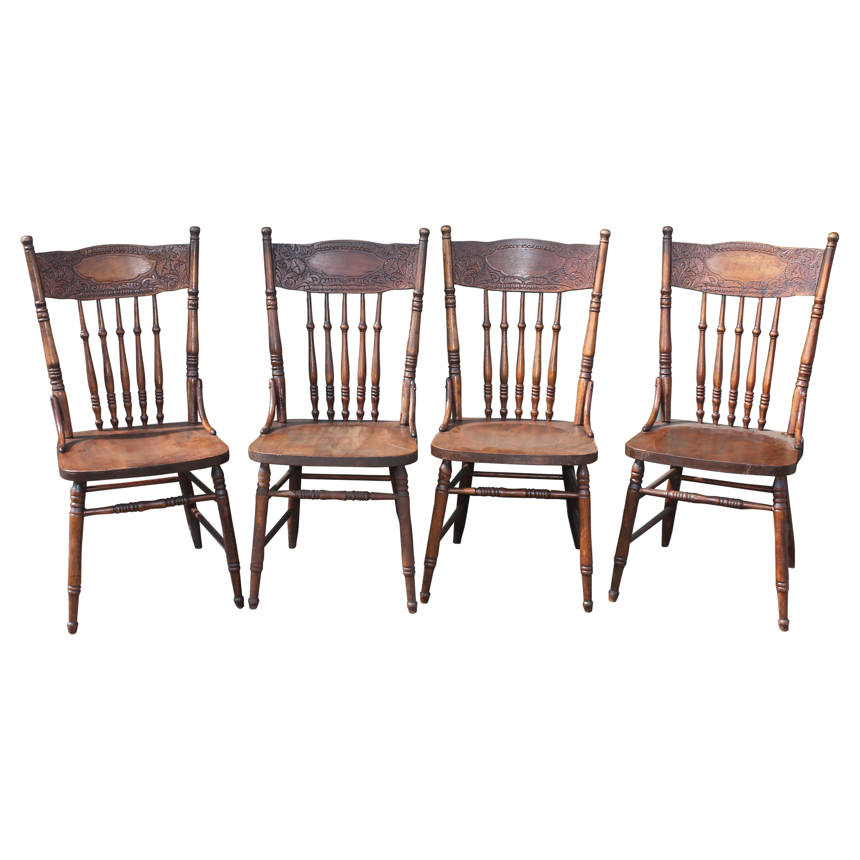 Satz von vier Stühlen mit Pressrückenlehne im Ranch-Stil des 19. Jahrhunderts