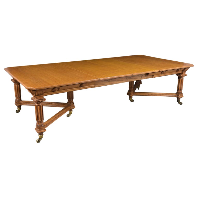 English 19th Century Oak Dining Table For Sale