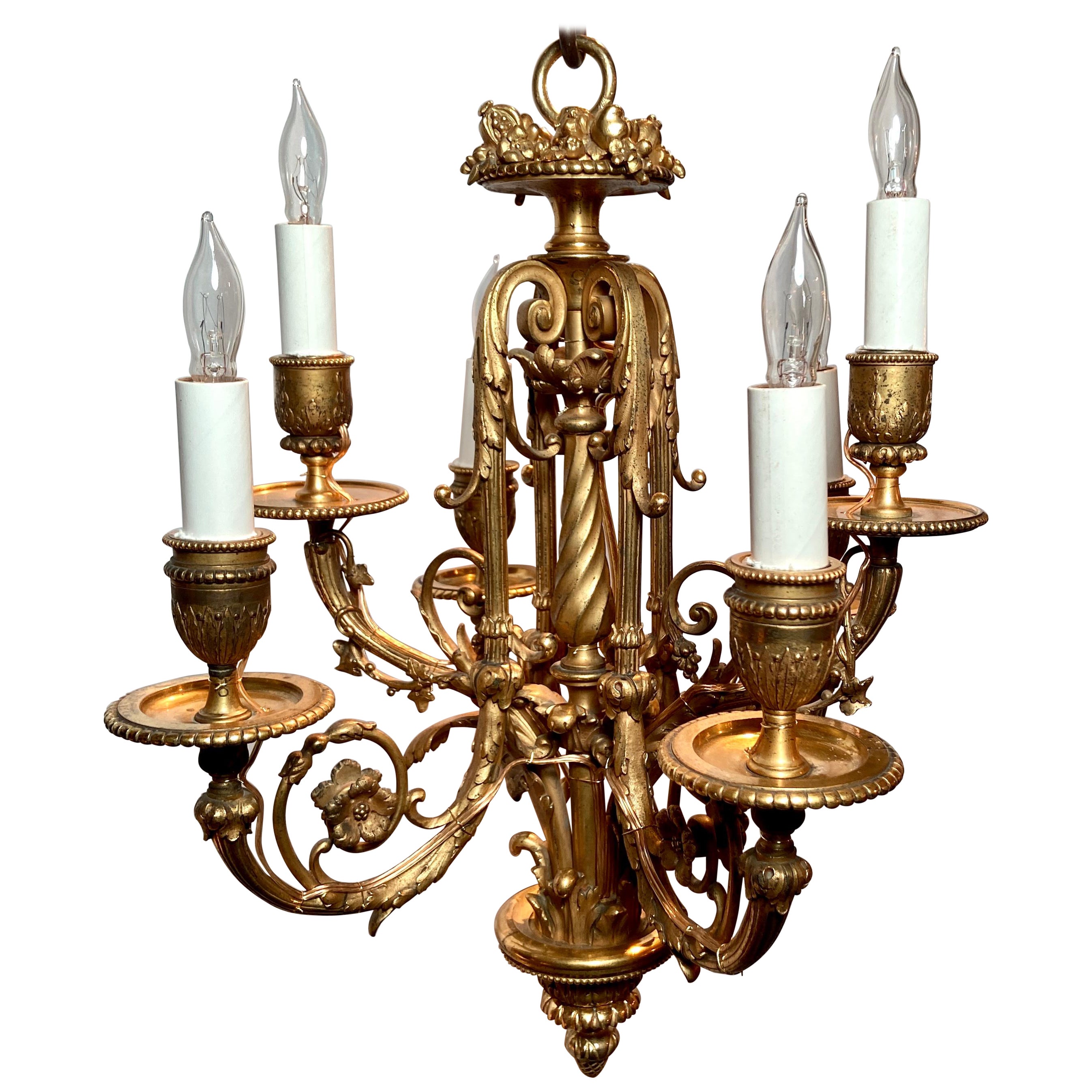 Petit lustre français ancien du 19ème siècle de style Louis XVI à 6 feux en bronze doré en vente