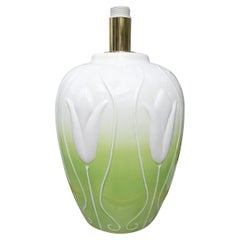 Lampada da tavolo in porcellana bianca e verde degli anni '70 con tulipani