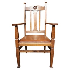 Englischer Arts and Crafts-Sessel aus Eichenholz mit geschnitztem Mausbesatz an der Kopfstütze