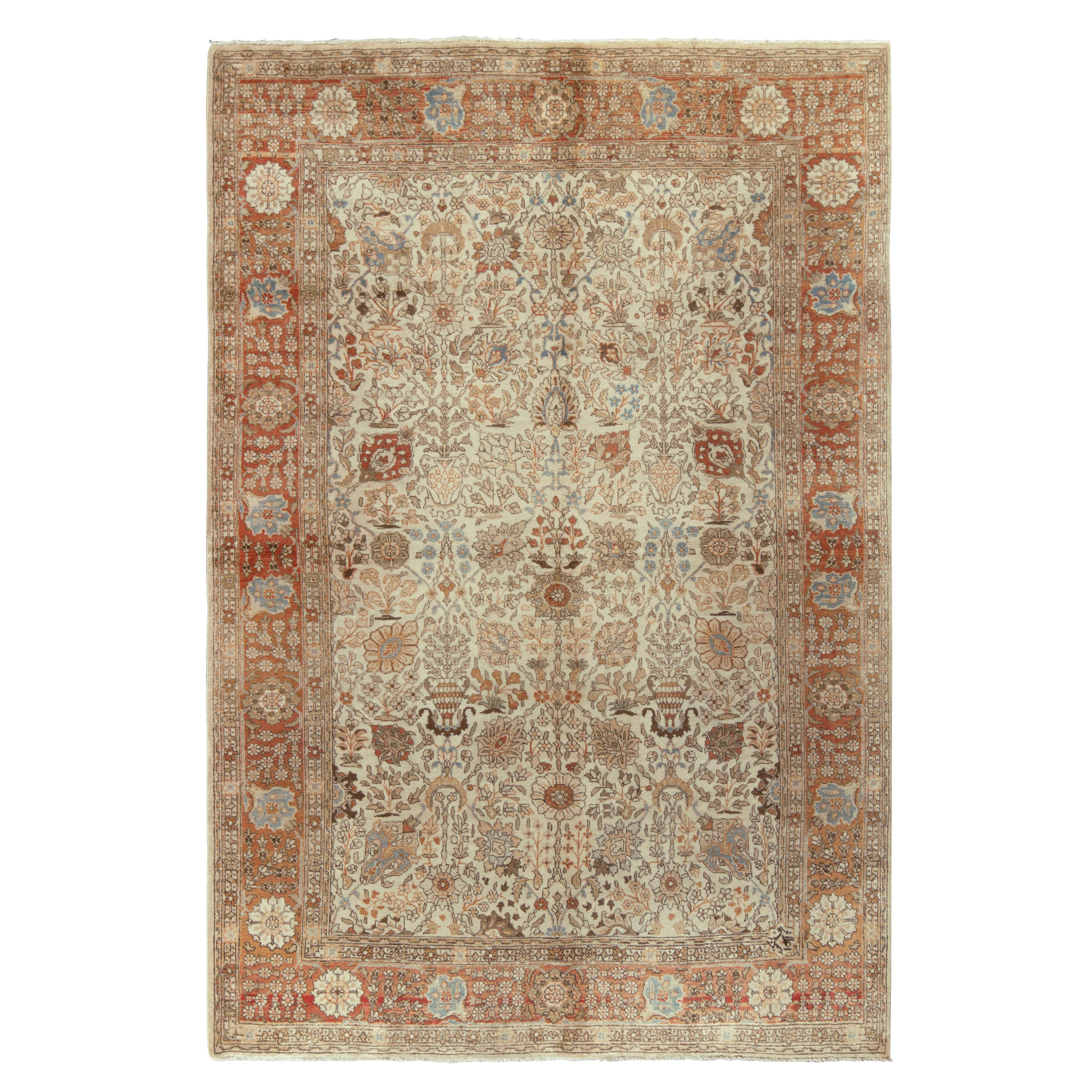 Antiker persischer Teppich in Orange und OffWhite mit Blumenmuster von Teppich & Kelim im Angebot