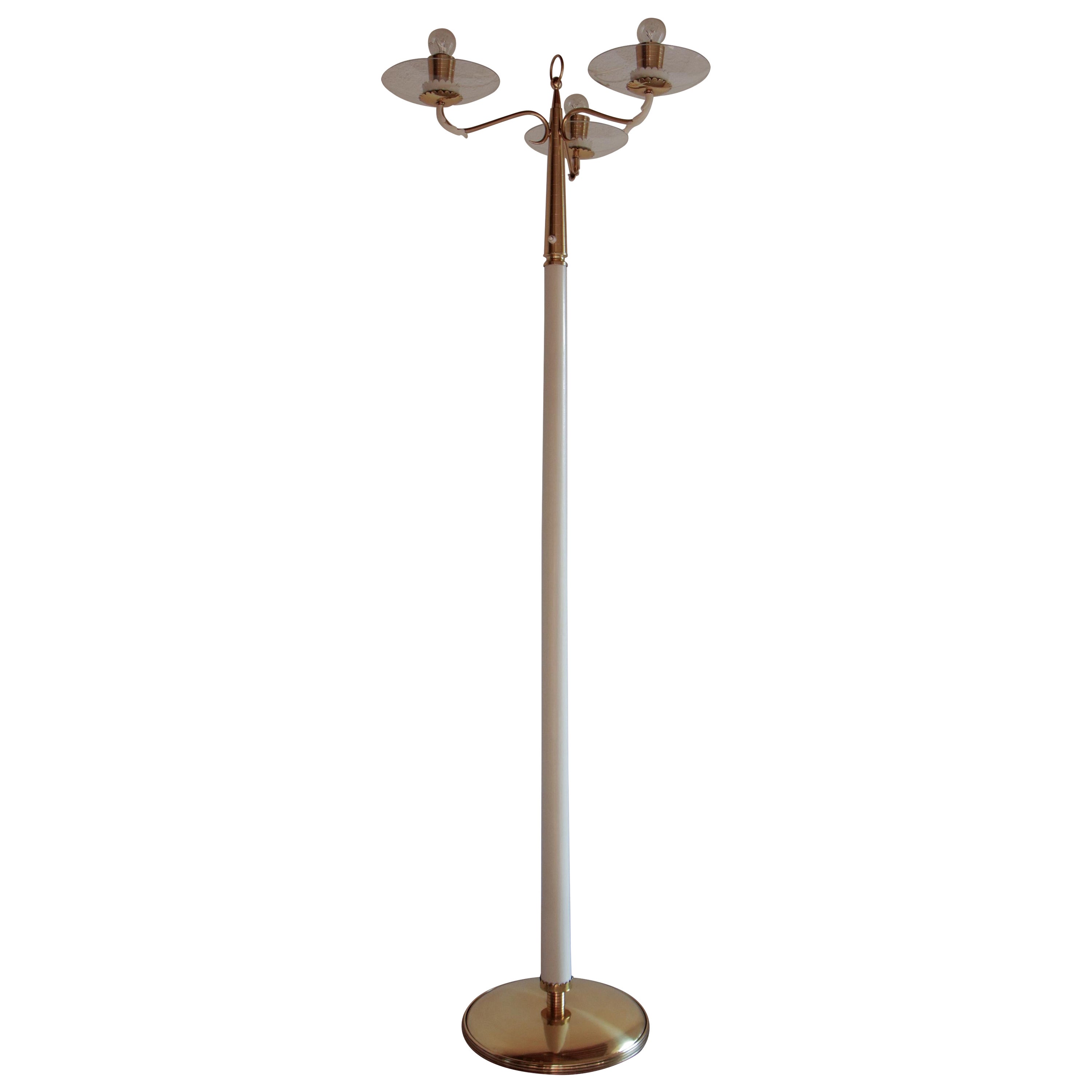 Mid-20th Century Italian  Ash Wood Polished Brass Lamp Floor attributed to Pietro Chiesa  1940s For Sale