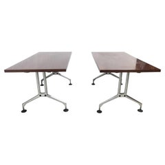 Antônio Citterio, Vitra, deux tables de salle à manger ou de bureau en aluminium avec plateaux en noyer