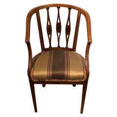 Preciosa Silla de Salón o de Escritorio Curvada con Incrustaciones de Madera de Fruta Francesa