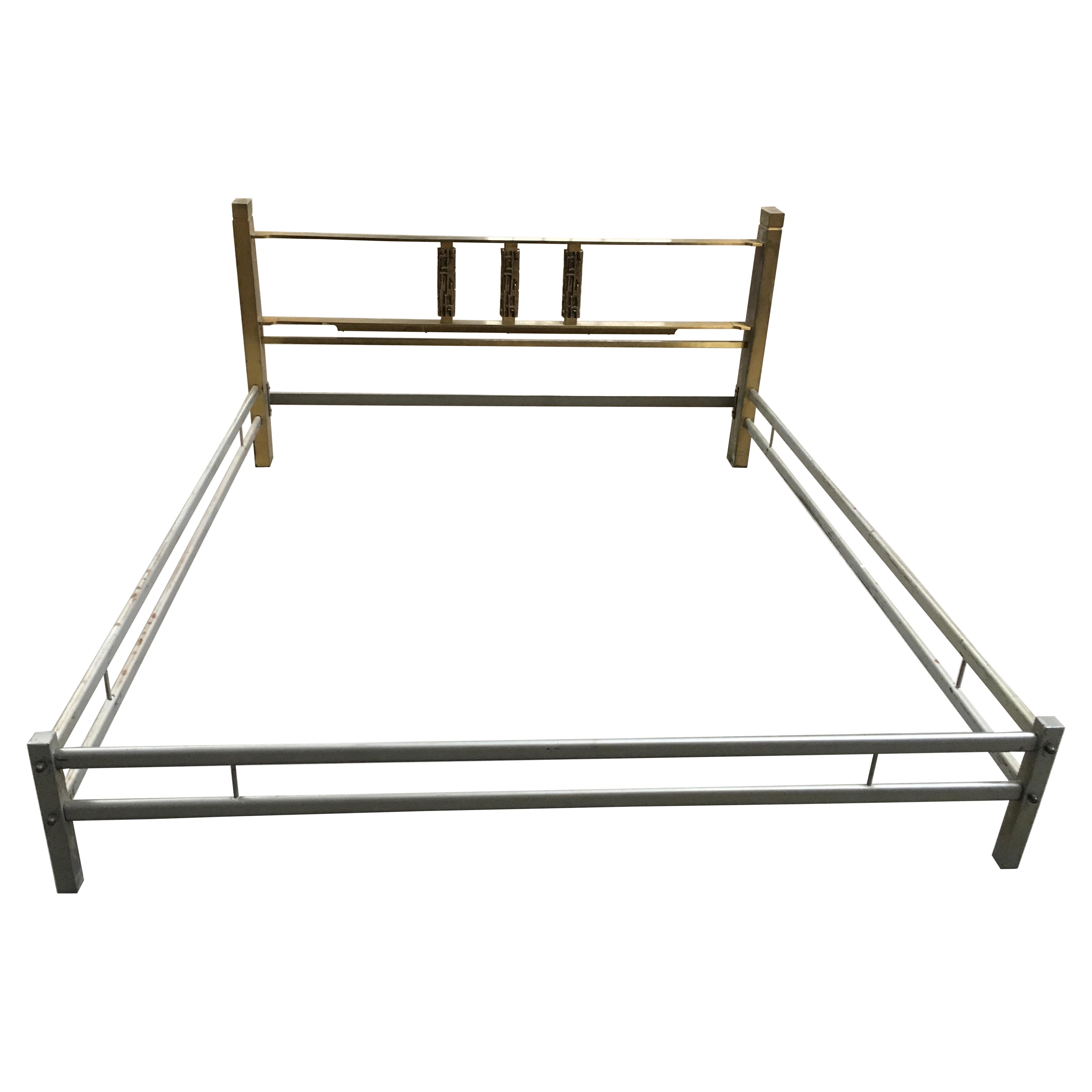Mid-Century Modern Italian Bronze Queen Size Bed by Luciano Frigerio, 1970s For Sale
