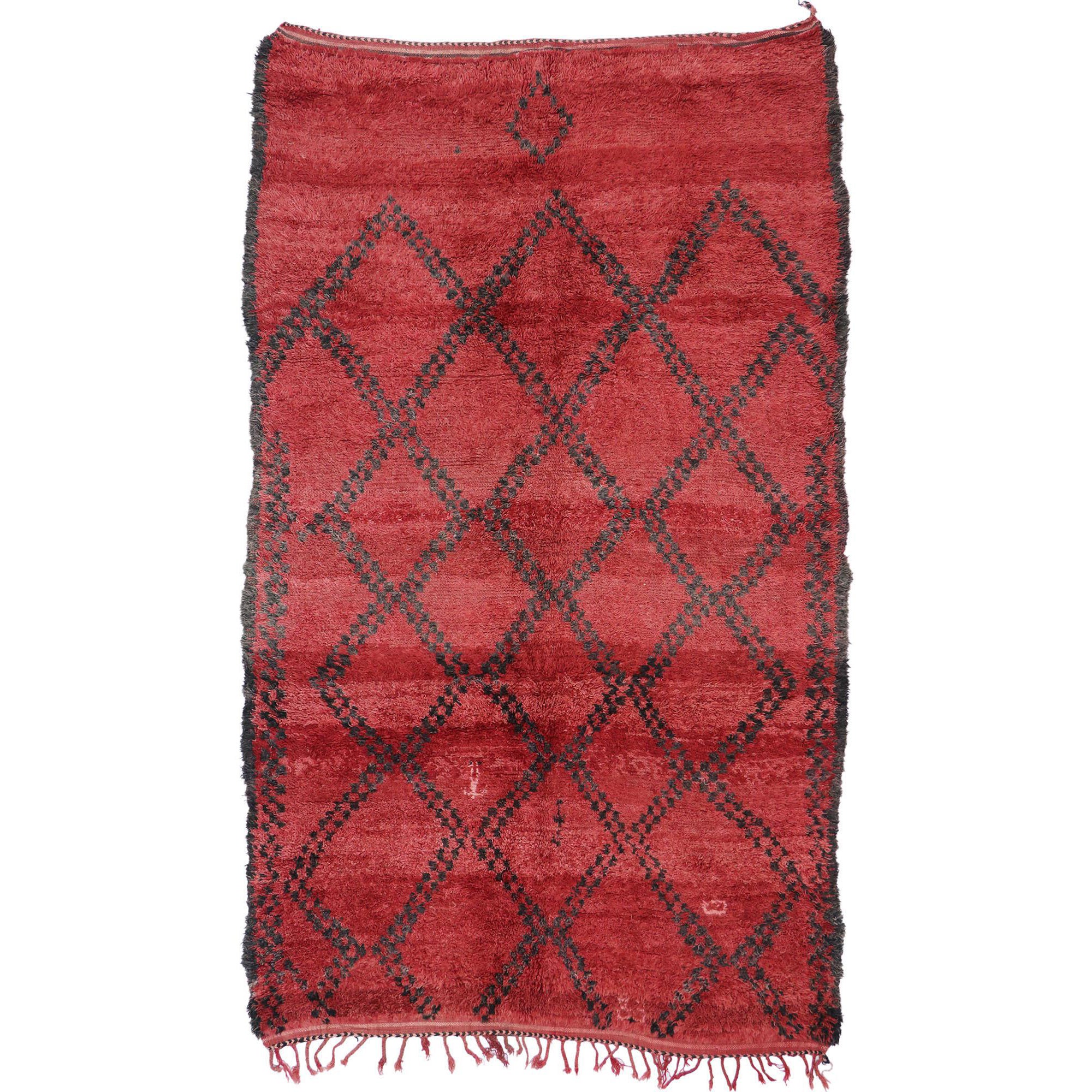 Marokkanischer Beni M'Guild-Teppich aus rotem Berber im Vintage-Stil mit modernem Stammesstil im Angebot