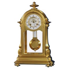 A.I.C. 1870 Orologio da tavolo francese a quattro vetri in bronzo dorato con scappamento a coup-perdu