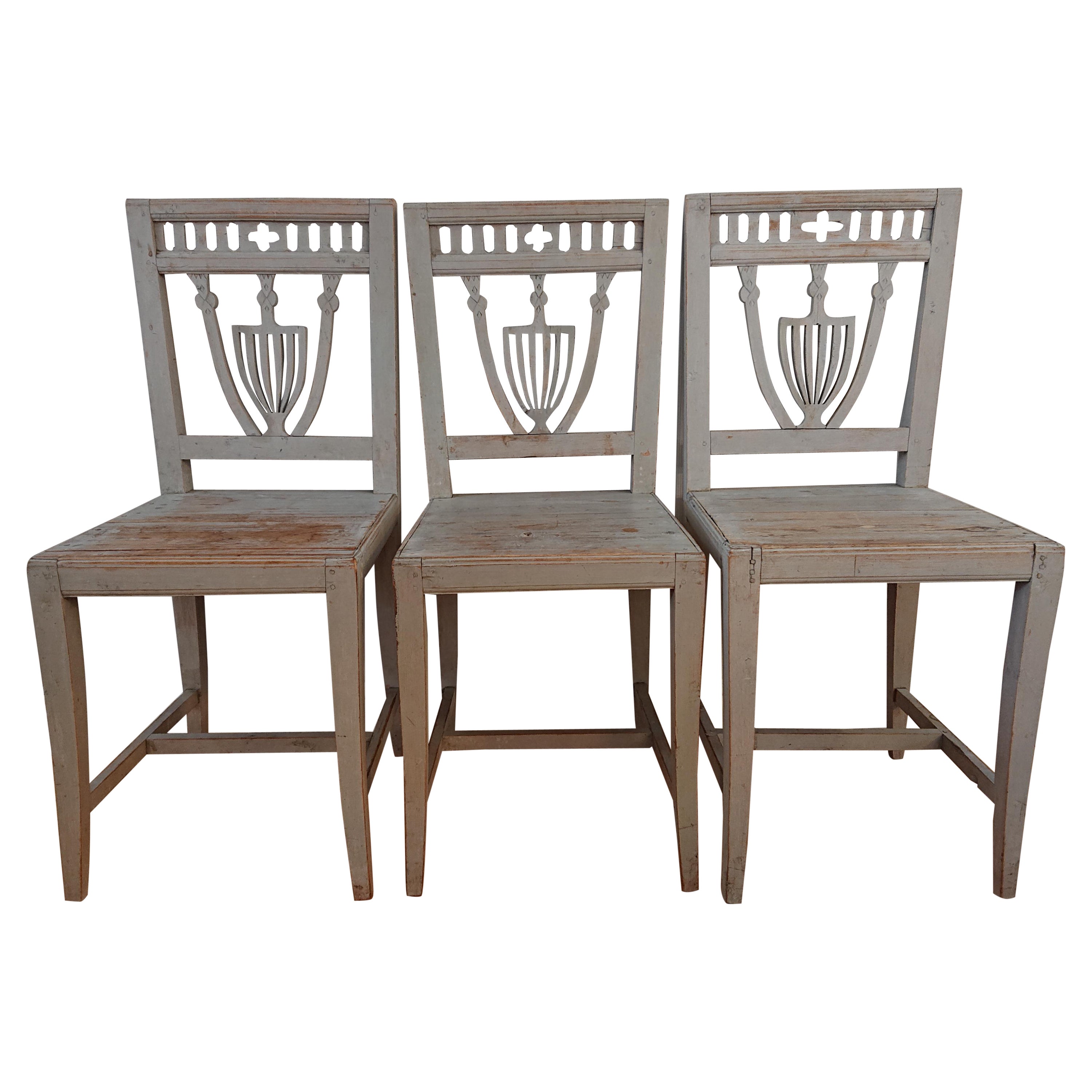 19th Century Three Swedish Gustavian Chairs with Untouched Originalpaint For Sale