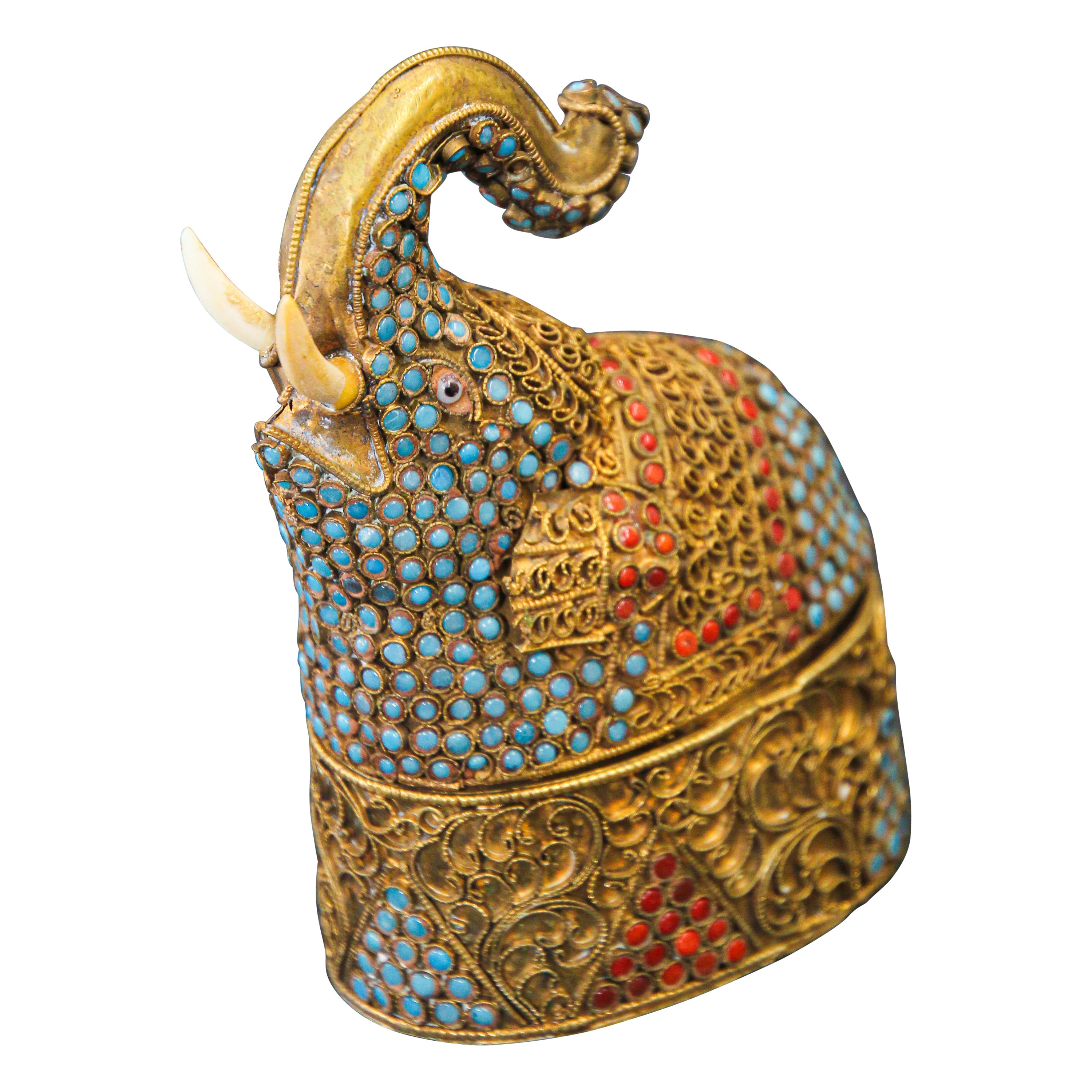 Tabatière de style moghol indien en laiton doré sertie de pierres précieuses en forme d'éléphant