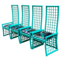 Ensemble de quatre chaises en bambou turquoise du milieu du siècle avec sièges en velours flottant