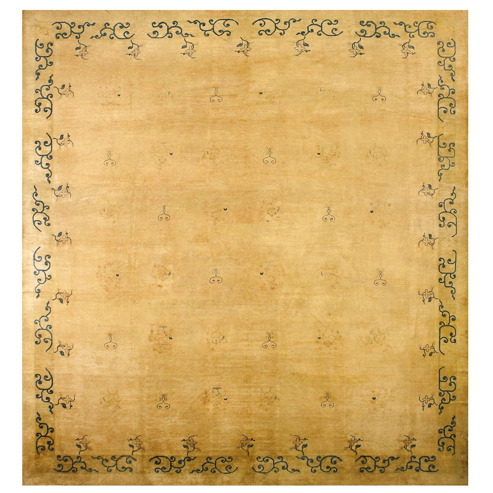 Antiker chinesischer mongolischer Teppich 16' 10'' x 17' 10'' im Angebot