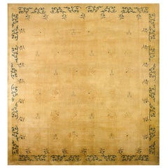 Antiker chinesischer mongolischer Teppich 16' 10'' x 17' 10''