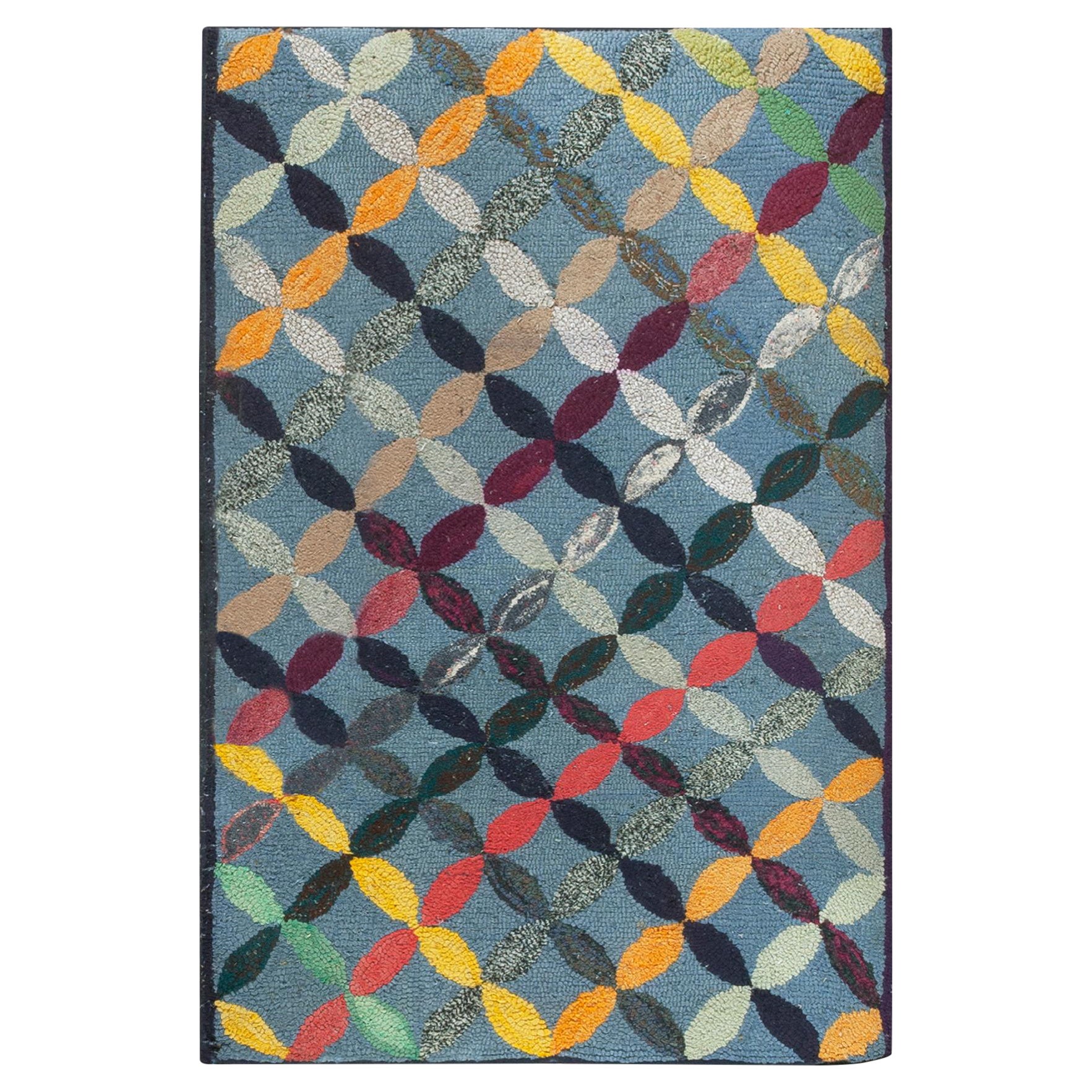 1930s American Hooked Rug ( 2' 4'' x 3' 7'' - 72 x 110 cm ) For Sale