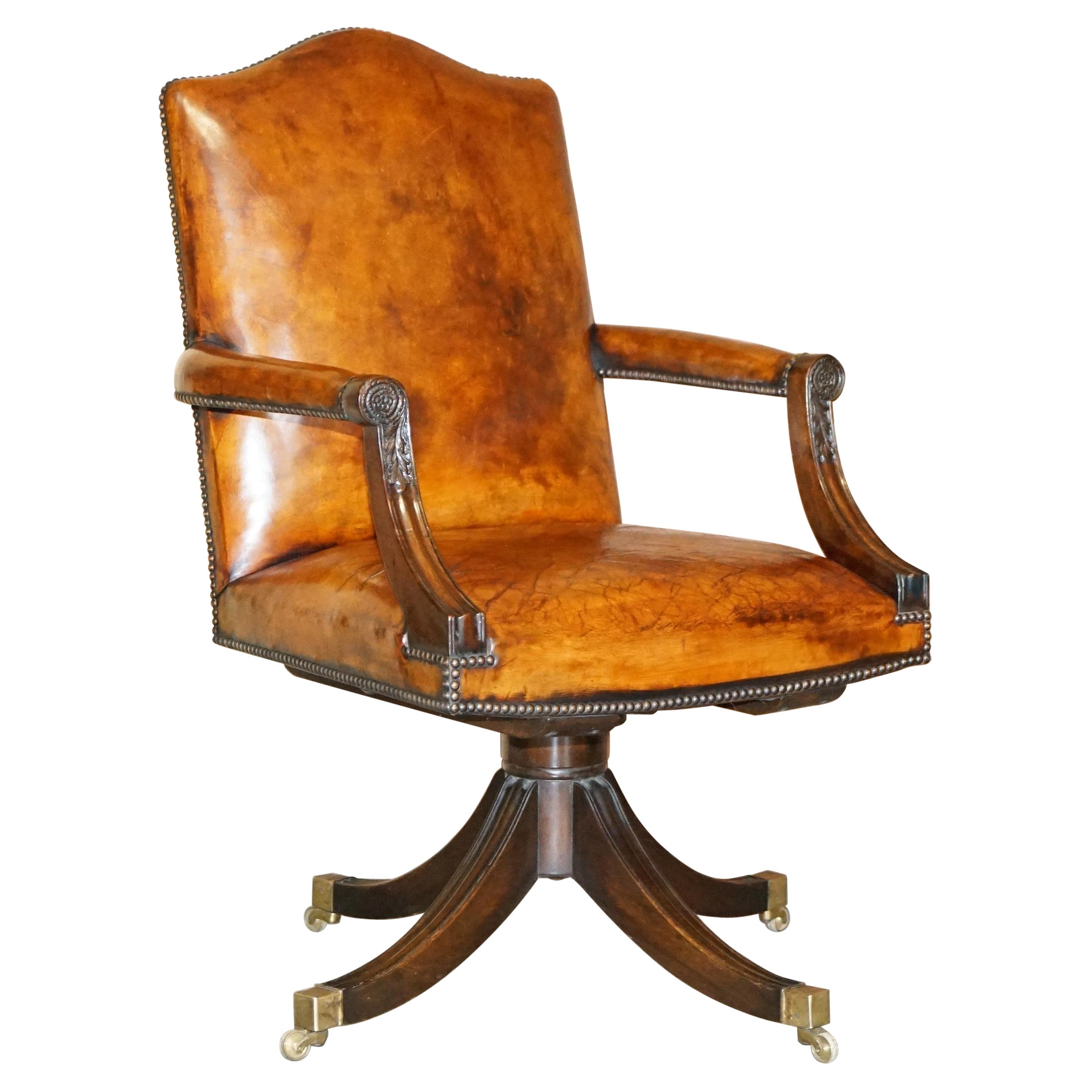 Superbe fauteuil vintage restauré en cuir brun et cadre en chêne pour réalisateur de capitaine