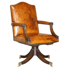 Superbe fauteuil vintage restauré en cuir brun et cadre en chêne pour réalisateur de capitaine