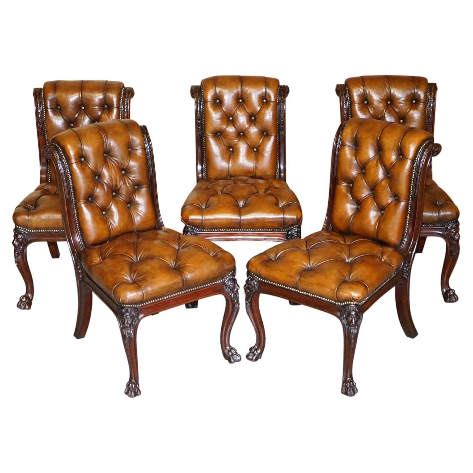 Hindley & Sons chaises de salle à manger en cuir marron Chesterfield sculpté en forme de lion, datant d'environ 1845