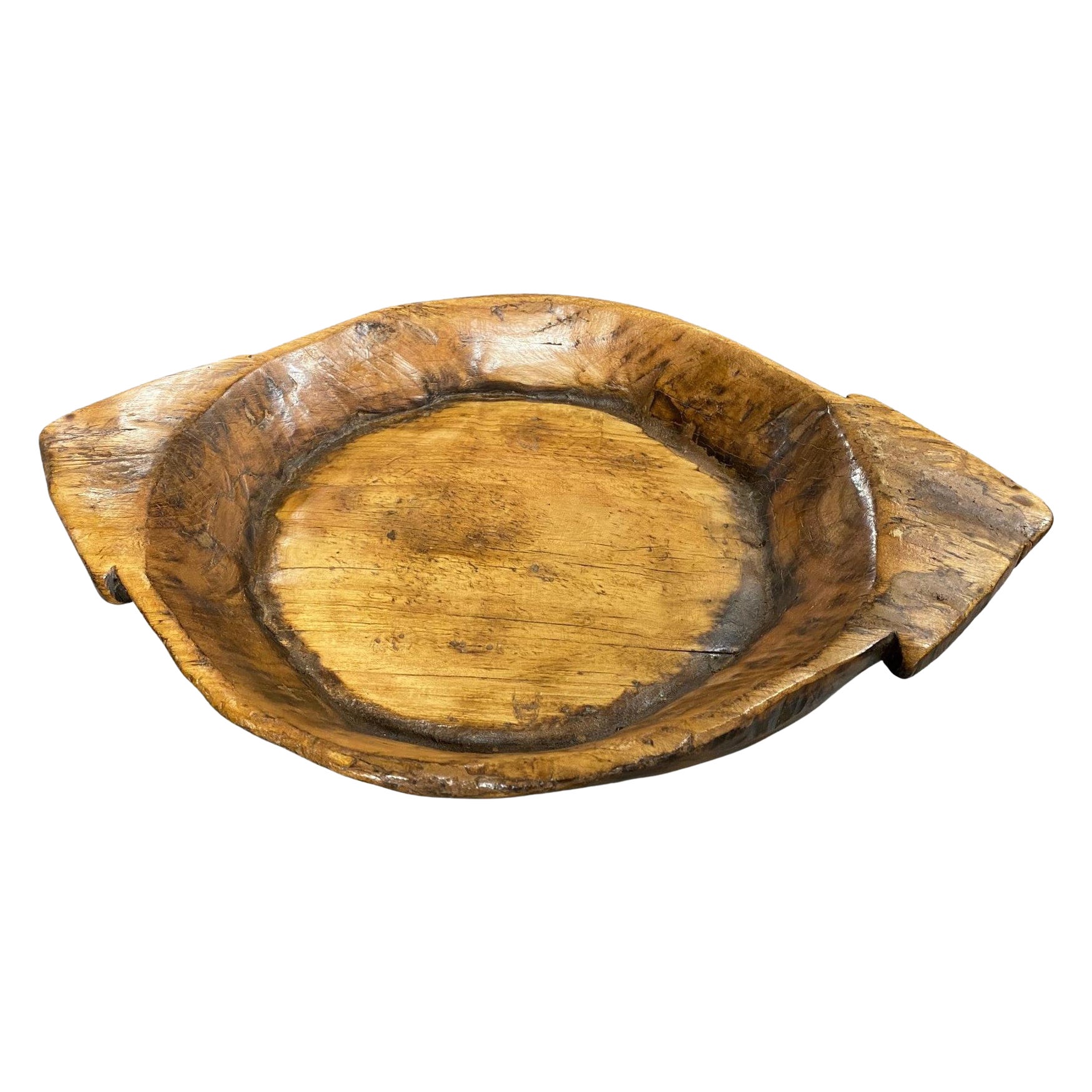 Gran cuenco rústico de madera natural tallada con asas puntiagudas, 1800