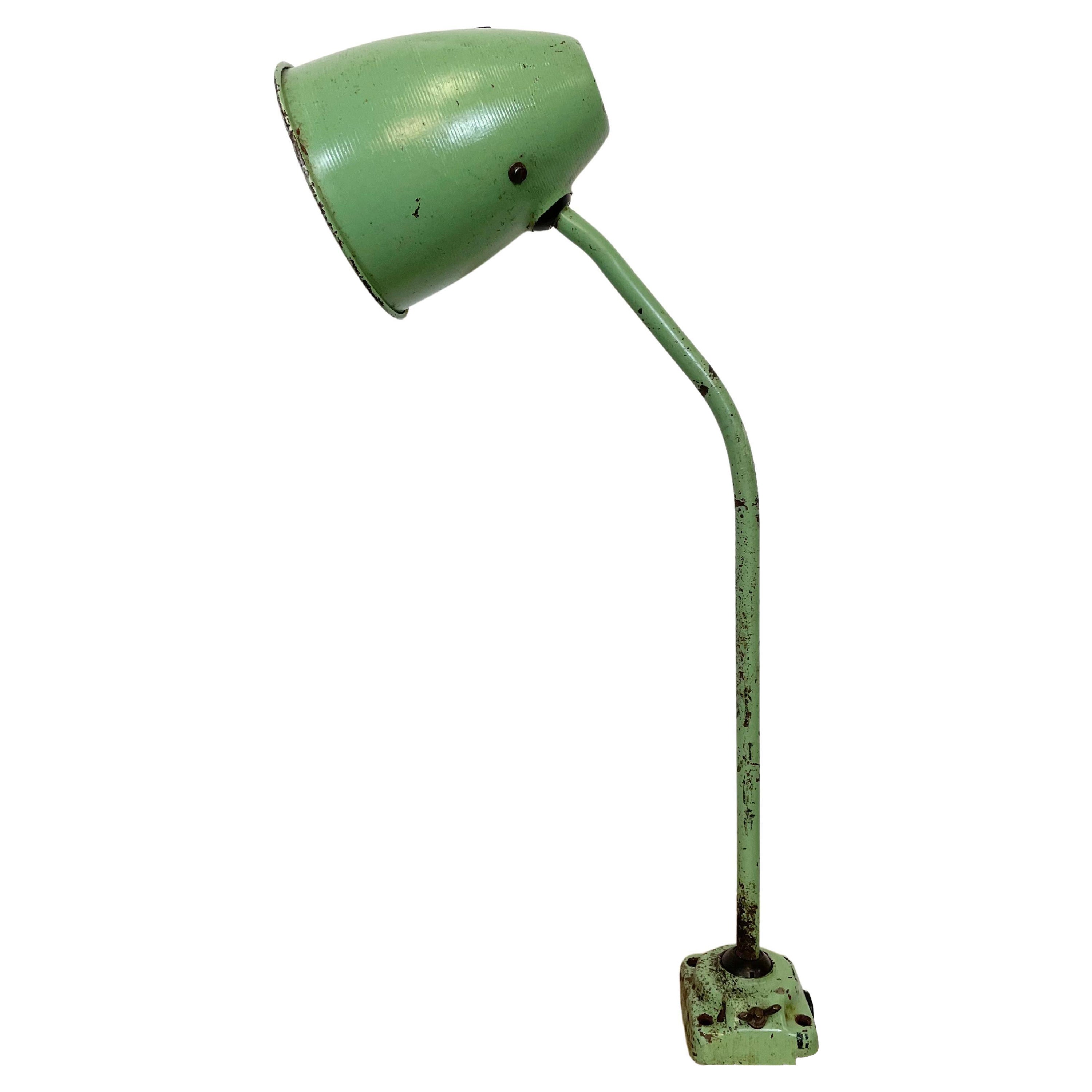 Lampe de bureau verte industrielle, années 1960