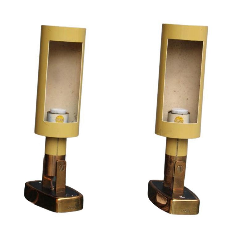Pair of Mid-Century Adjustable Stilnovo Bedside Wall Lamps in Lacquered Yellow For Sale