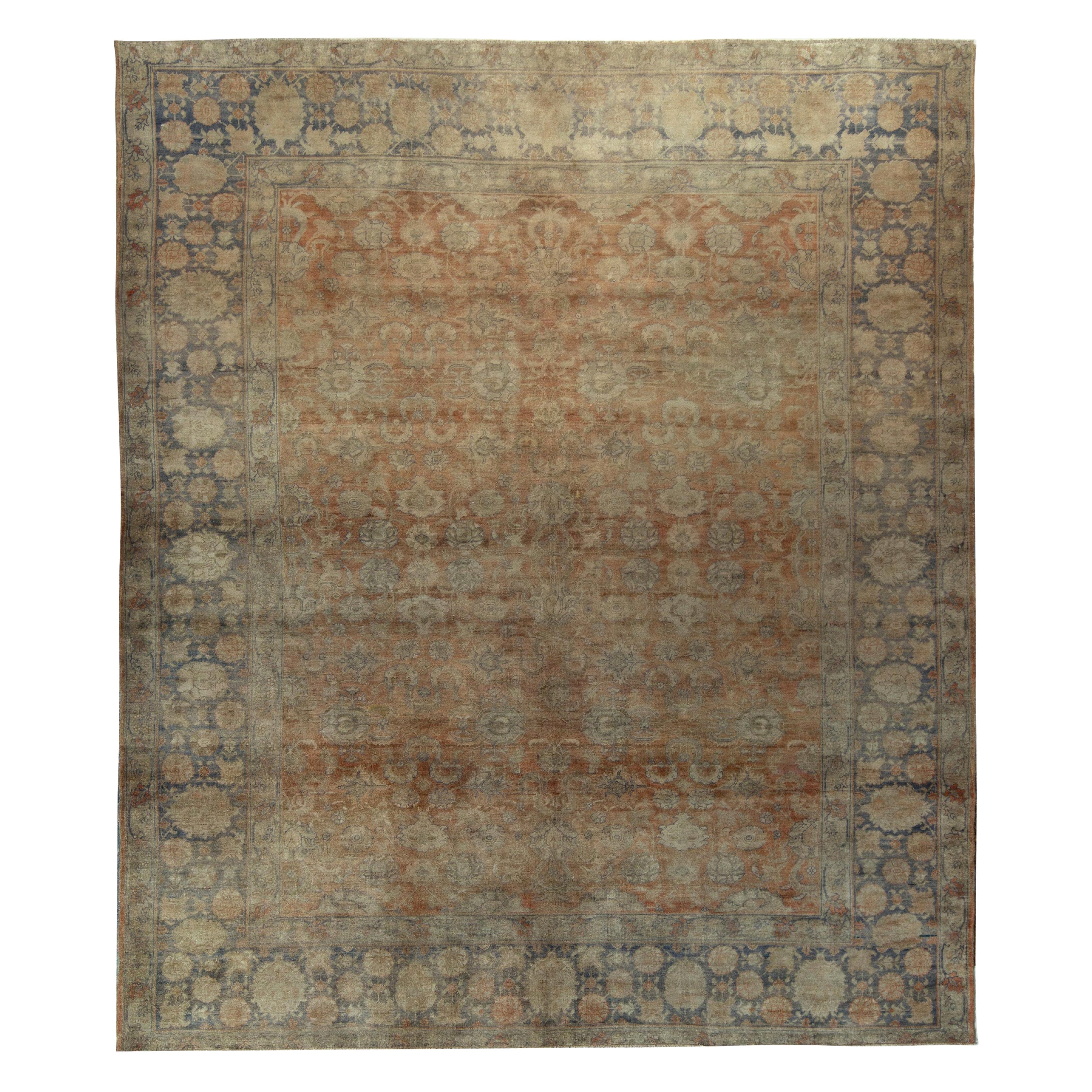 Tappeto antico annodato a mano in arancione, con bordi blu e fiori beige di Rug & Kilim
