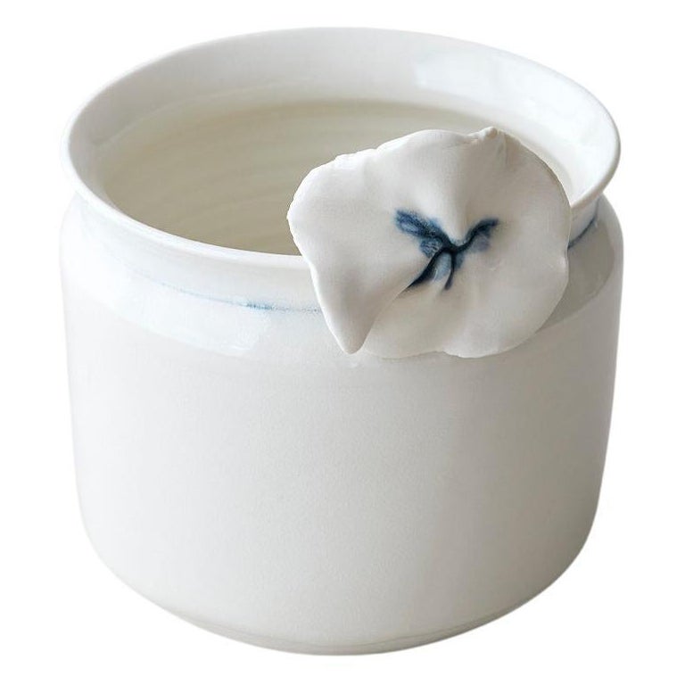 Near Pair of Porcelain Vases with Chinoiserie Detailing For Sale at 1stDibs