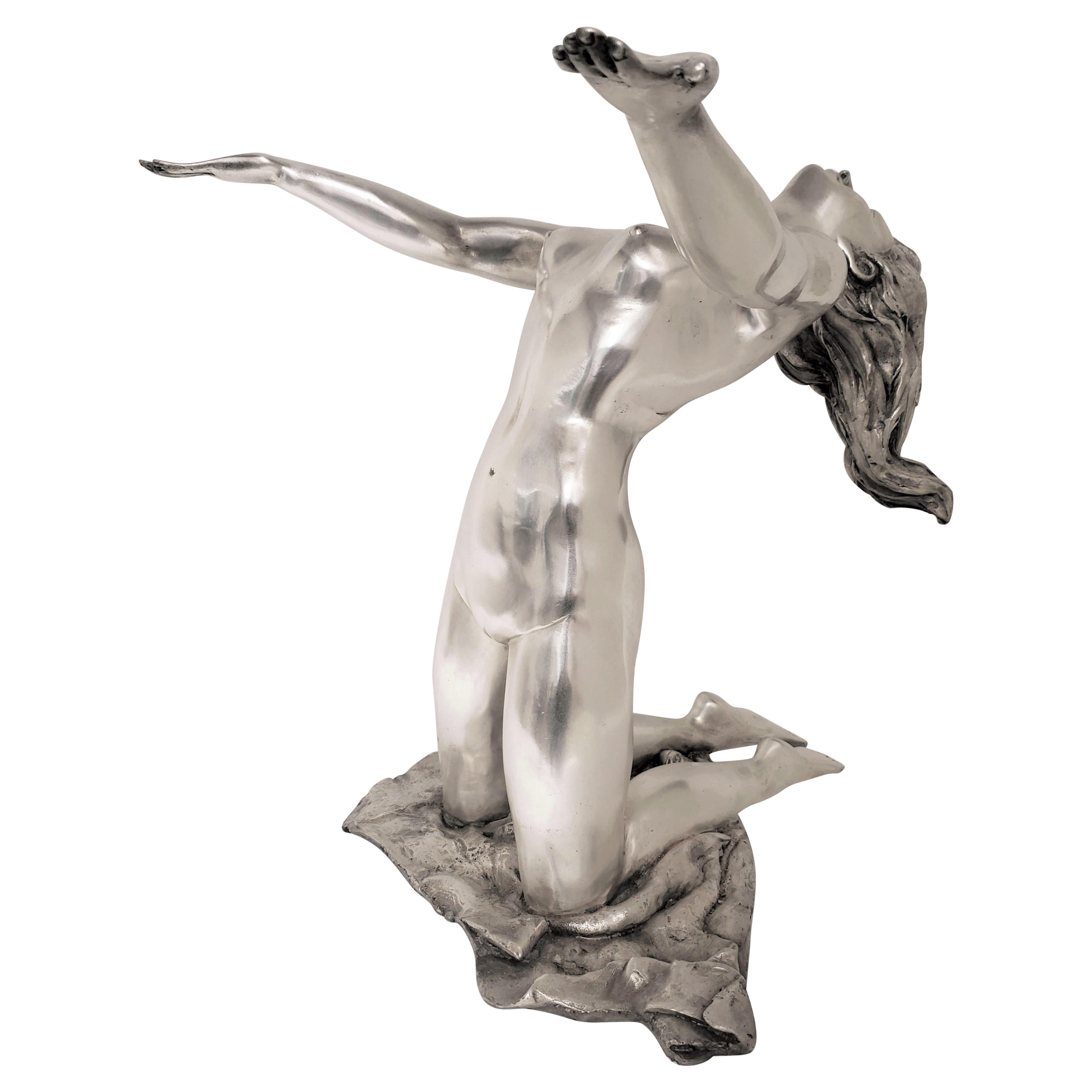 Grande sculpture originale, signée, en bronze argenté d'un nu féminin en vente