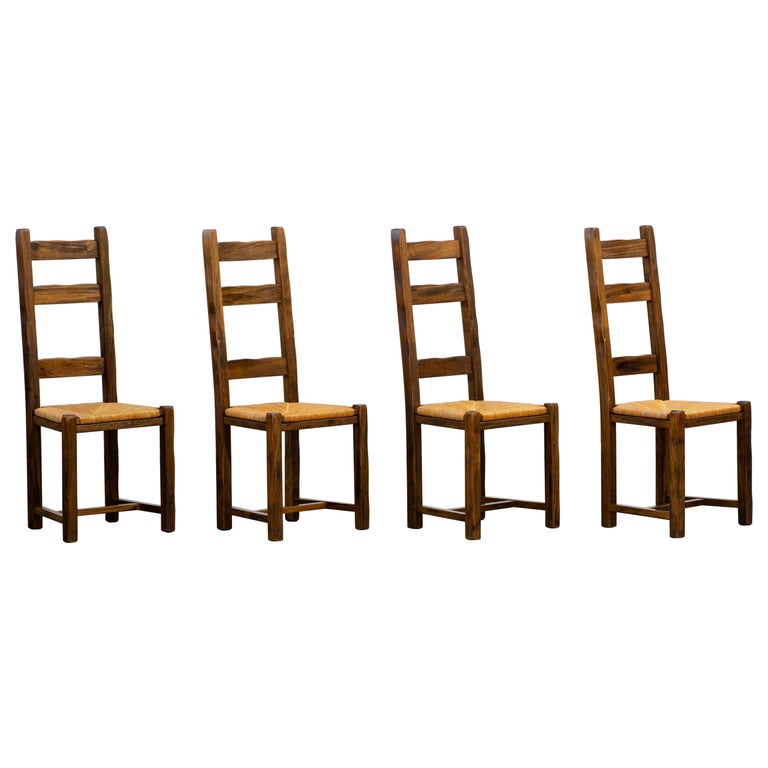 Ensemble rustique de 4 chaises en orme massif, par Olavi Hanninen En vente  sur 1stDibs