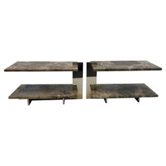 Coppia di tavolini a due piani in marmo e acciaio inossidabile