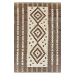 Zeitgenössischer persischer Flachgewebe-Kelim-Teppich im Stammesstil in Zimmergröße