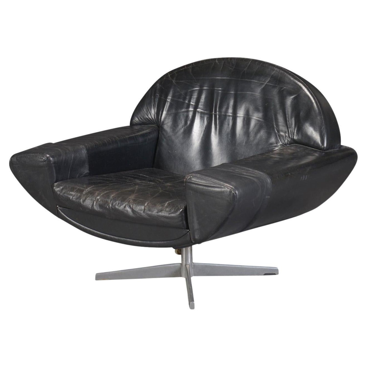 Johannes Andersen “Capri” Swivel Lounge Chair in Black Leather For Sale at  1stDibs