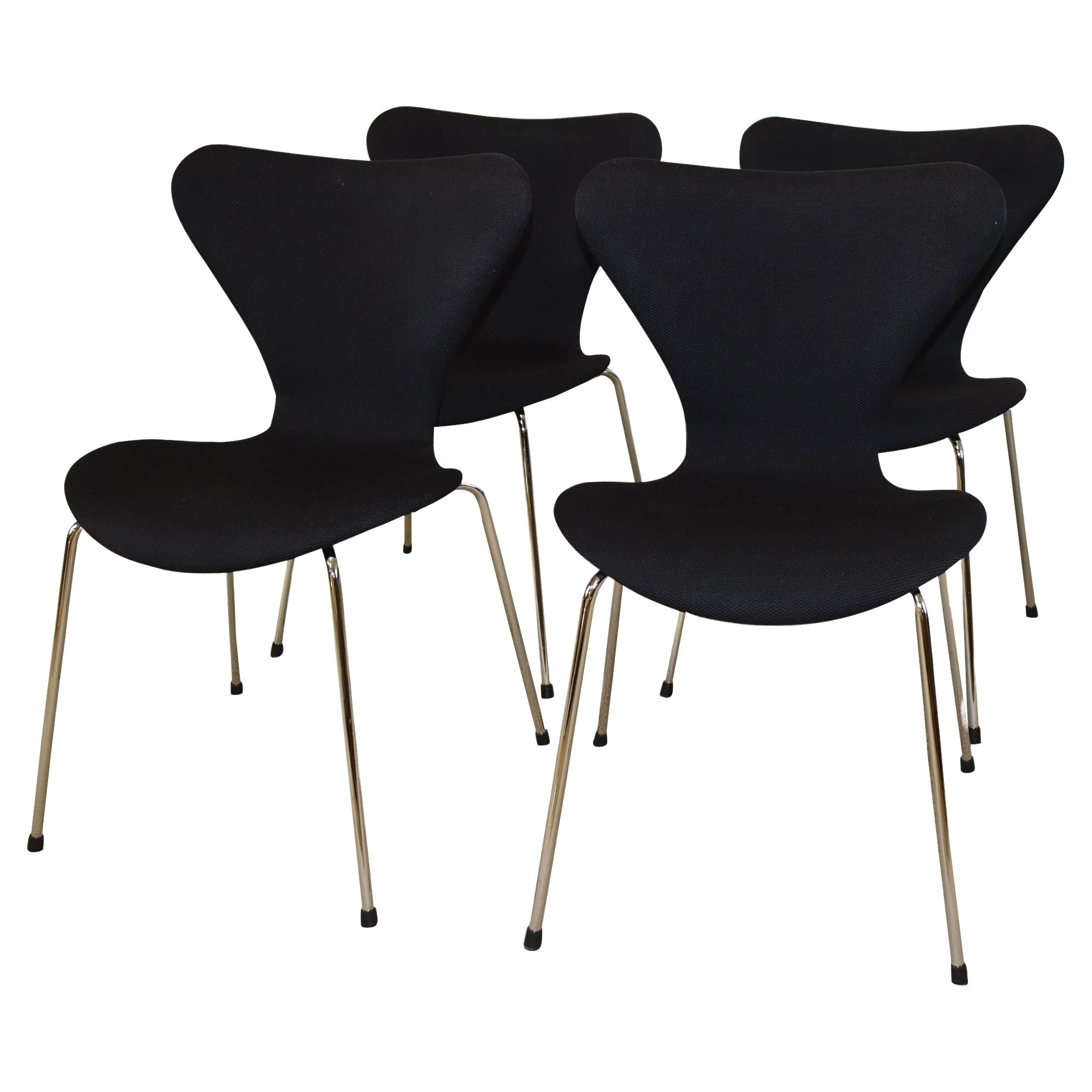 Quattro sedie danesi d'epoca Fritz Hansen modello 3107 in vendita