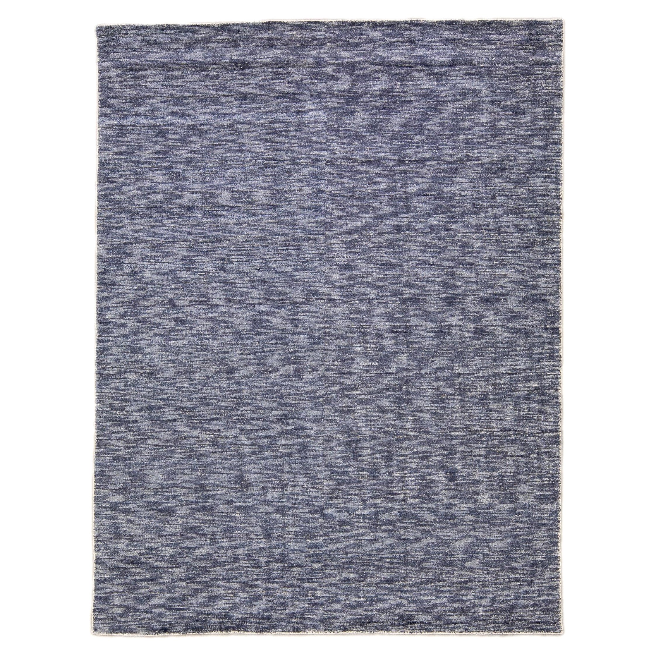 Modern Delino Handloom Abstract Solid Navy Blue Wool Rug For Sale
