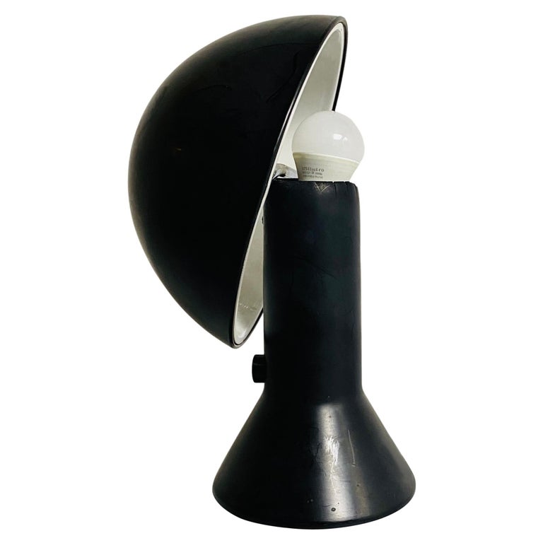 Italian Black Resin Table Lamp Elmetto by E.Martinelli for Martinelli Luce, 1976