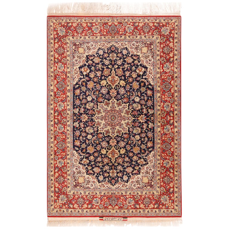 Vintage Persian Isfahan Rug. Size: 4 ft 10 in x 7 ft 2 in For Sale at  1stDibs