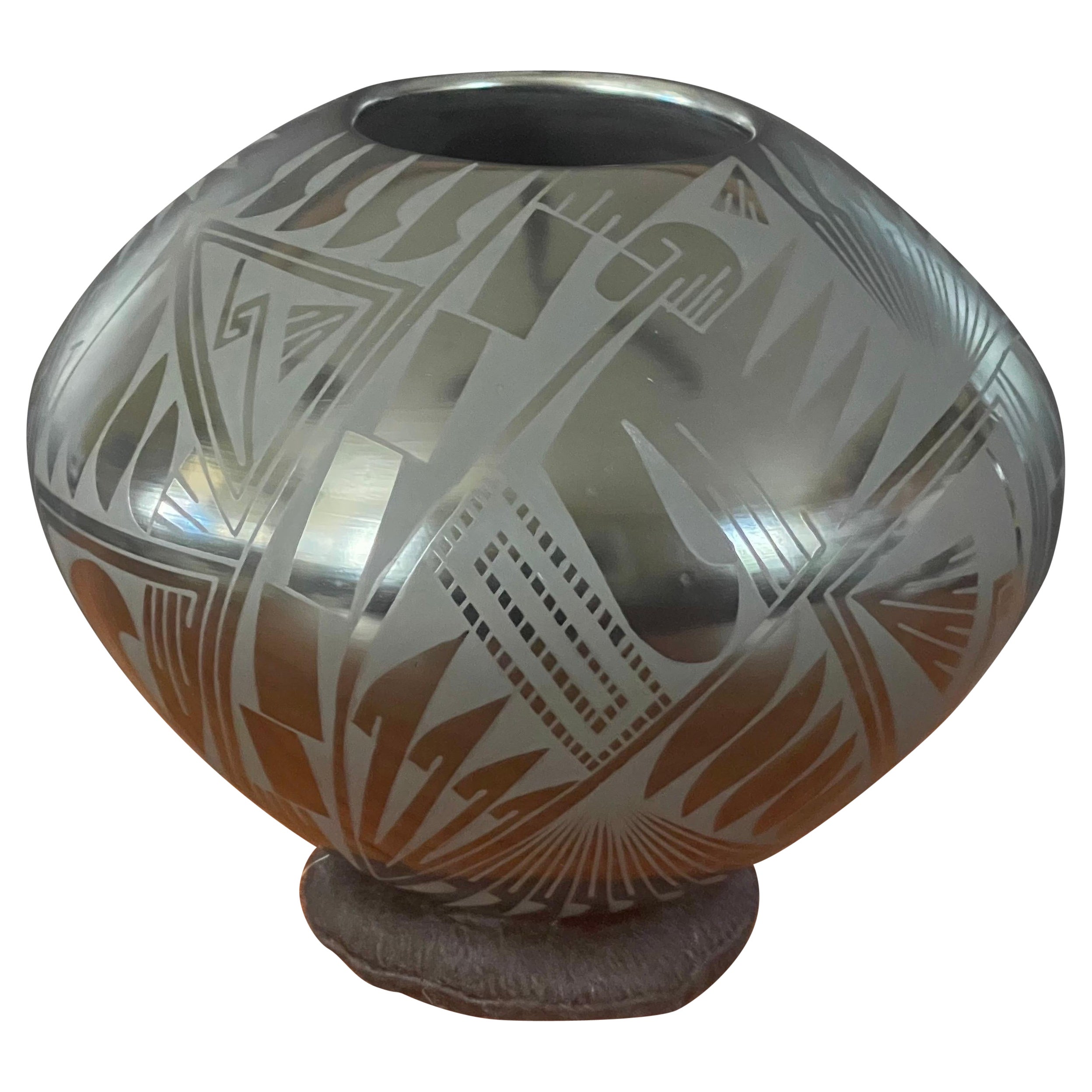 Mata Ortiz Geometric Blackware Vase by Oscar Quezada