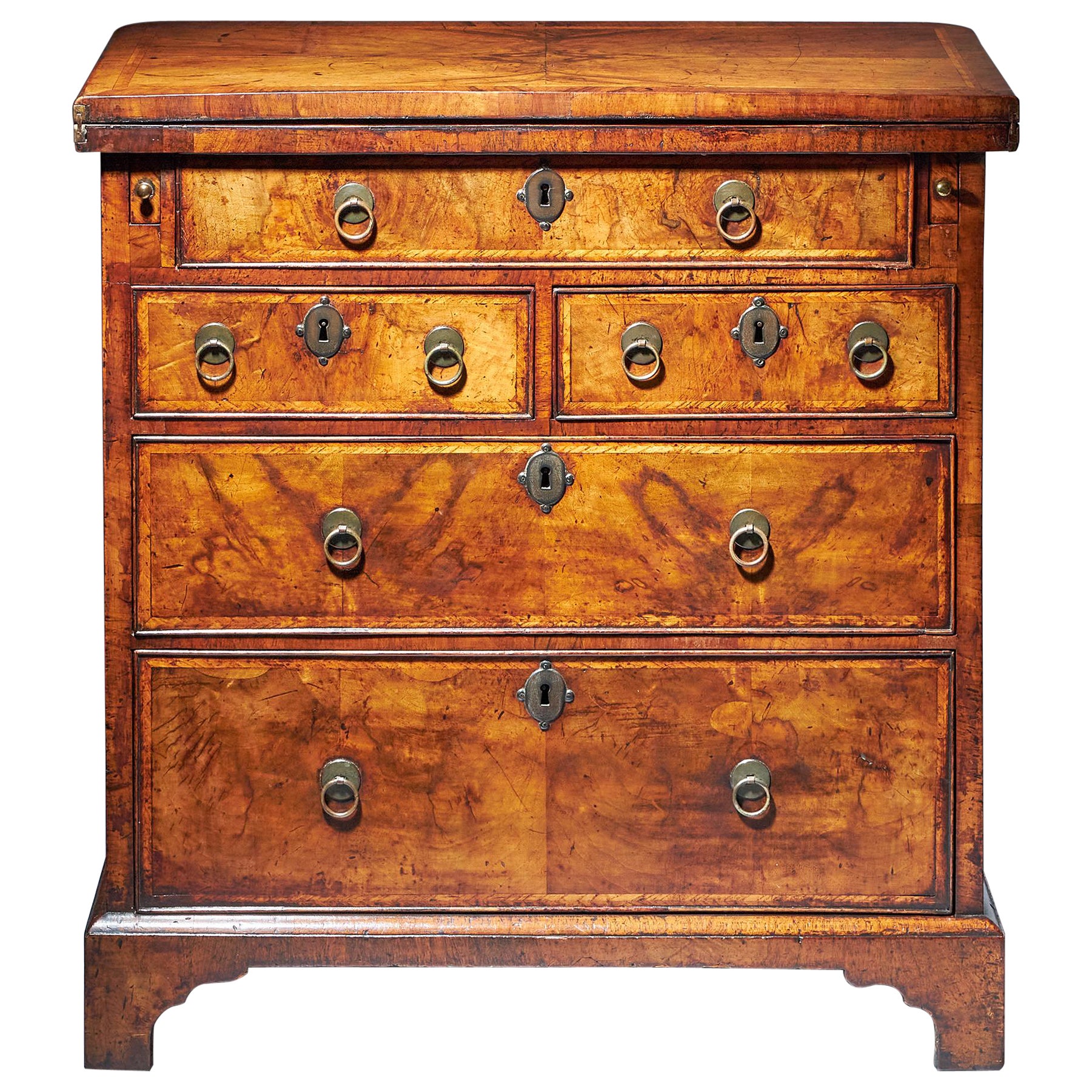Early 18th Century George I Figured Walnut Bachelors Chest, C.1720-1730 For Sale