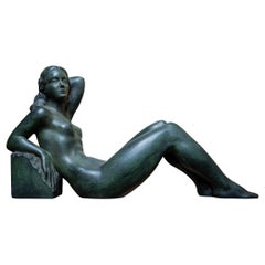 Figure couchée en faïence vert-de-gris de Charles Lemanceau, vers 1930