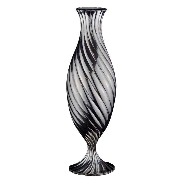 20th Century Italian 925 Sterling Silver Torsade Vase by Mario Buccellati For Sale