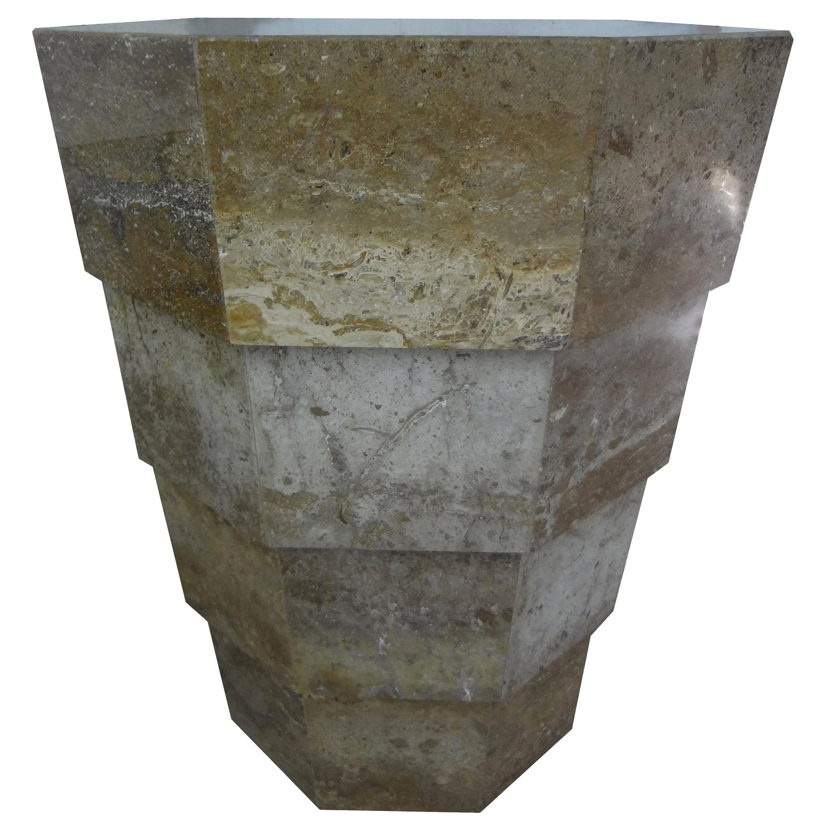 Mesa-pedestal italiana moderna de travertino escalonado según Angelo Mangiarotti