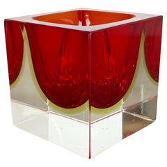 Cristal de Murano Sommerso Bloque "ROJO "Cubo Cenicero Elemento Flavio Poli, Italia, 1970s