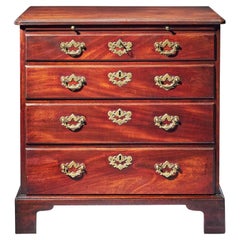 Fine 18th Century George II Mahogany Bachelors chest of drawers, Circa 1740