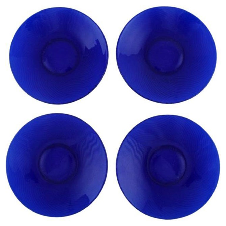 Quatre assiettes en verre d'art soufflé à la bouche bleu Monica Bratt pour Reijmyre en vente