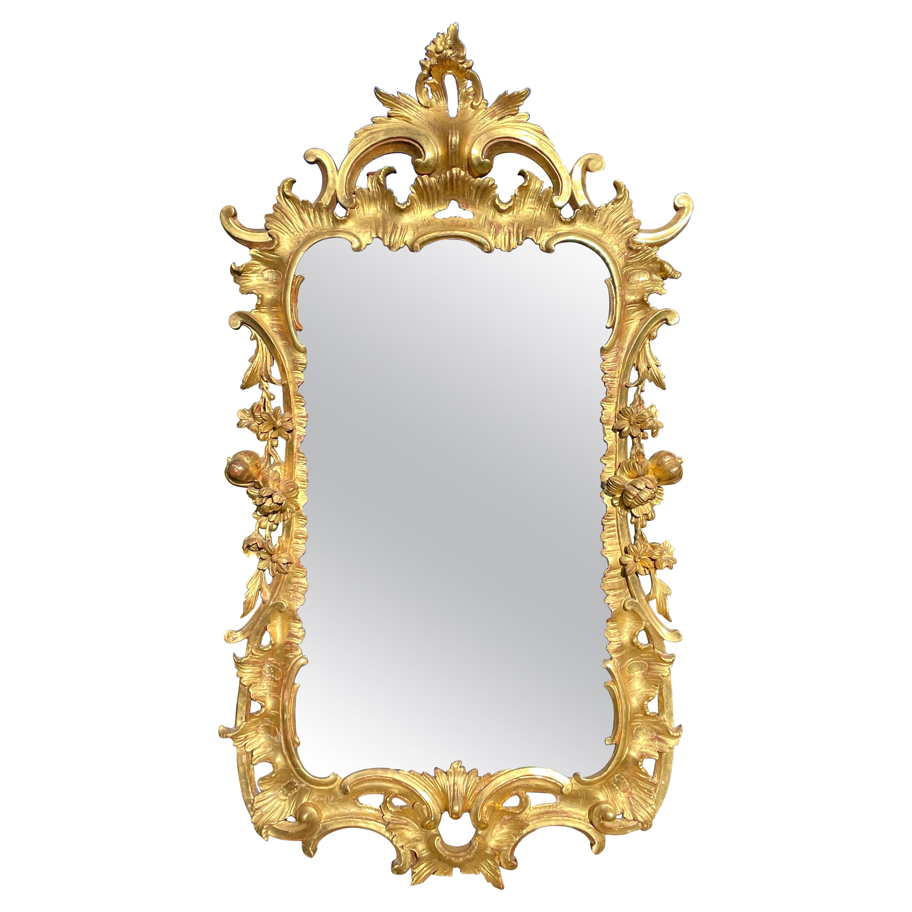 Miroir Chippendale en bois doré sculpté de style George III en vente