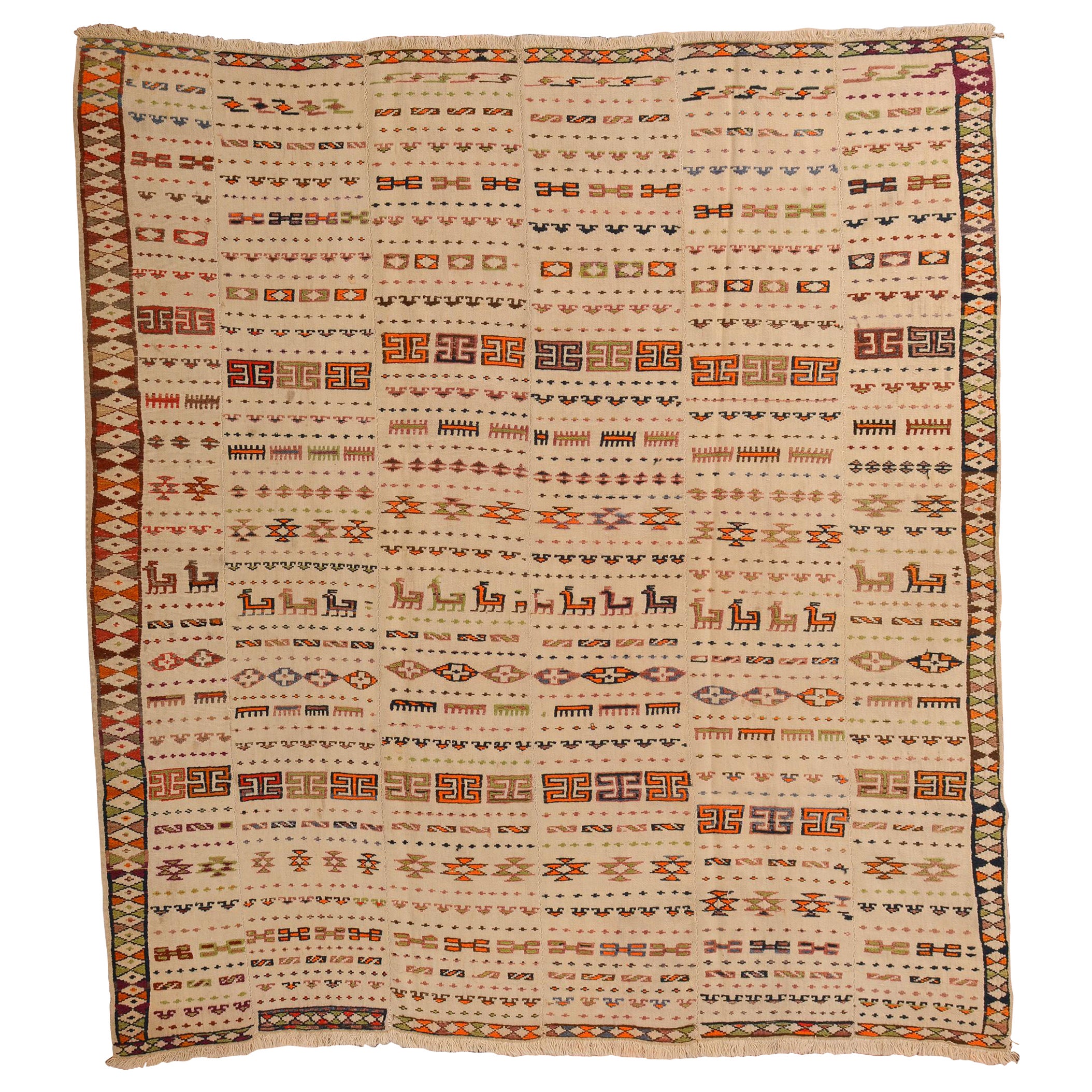 Jajim- oder Cicim-Teppich aus KURDESTAN, ebenfalls für ein Sofa