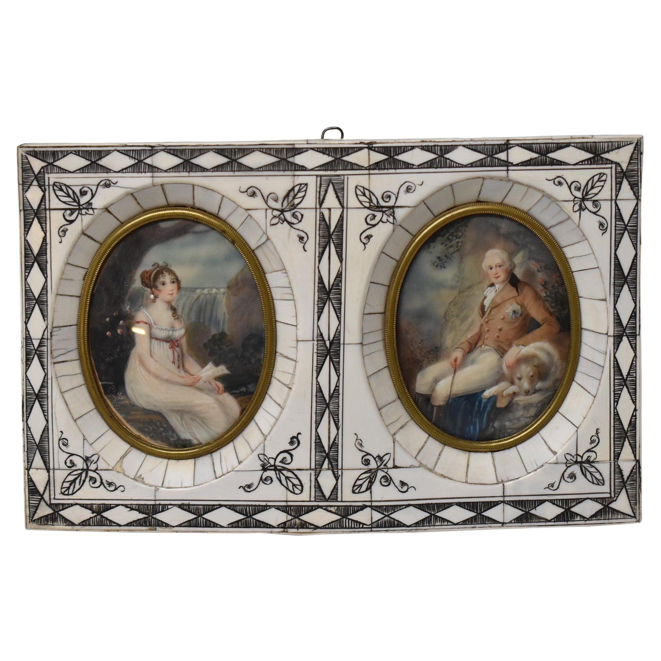 Portraits miniatures ovales d'antiquités encadrés, dame et gentleman avec chien